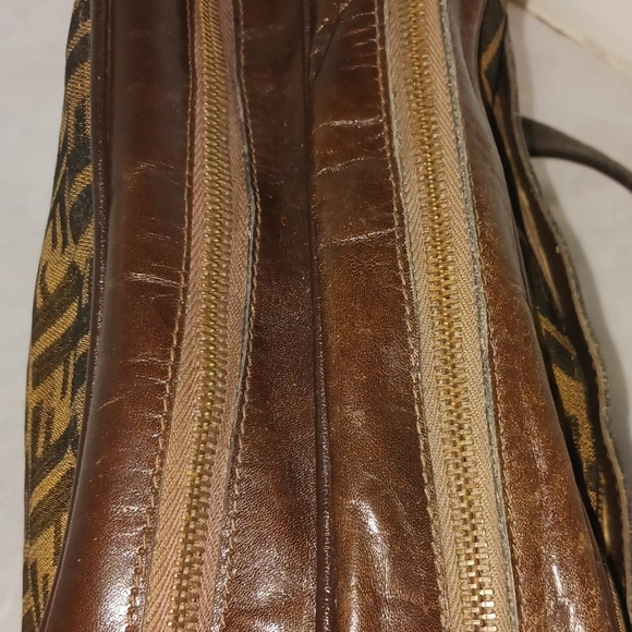 Fendi  Authentic Zucca  Vintage Canvas Shoulder Bag with COA & Dustbag - Picture 9 of 15